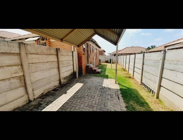 3 BEDROOM TOWNHOUSE FOR SALE IN OLIEVENHOUTBOSCH